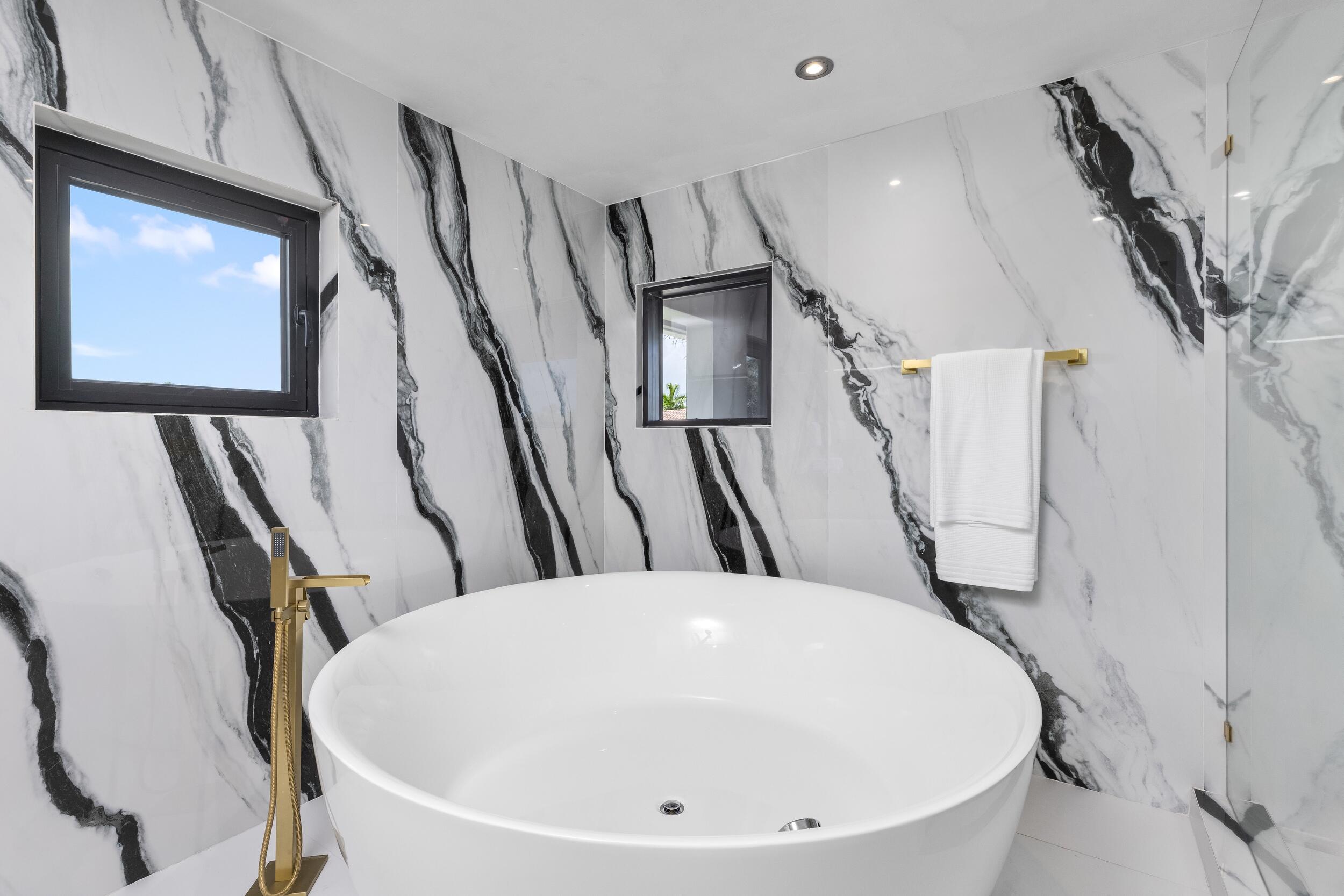 839 NE Bay Isle Drive