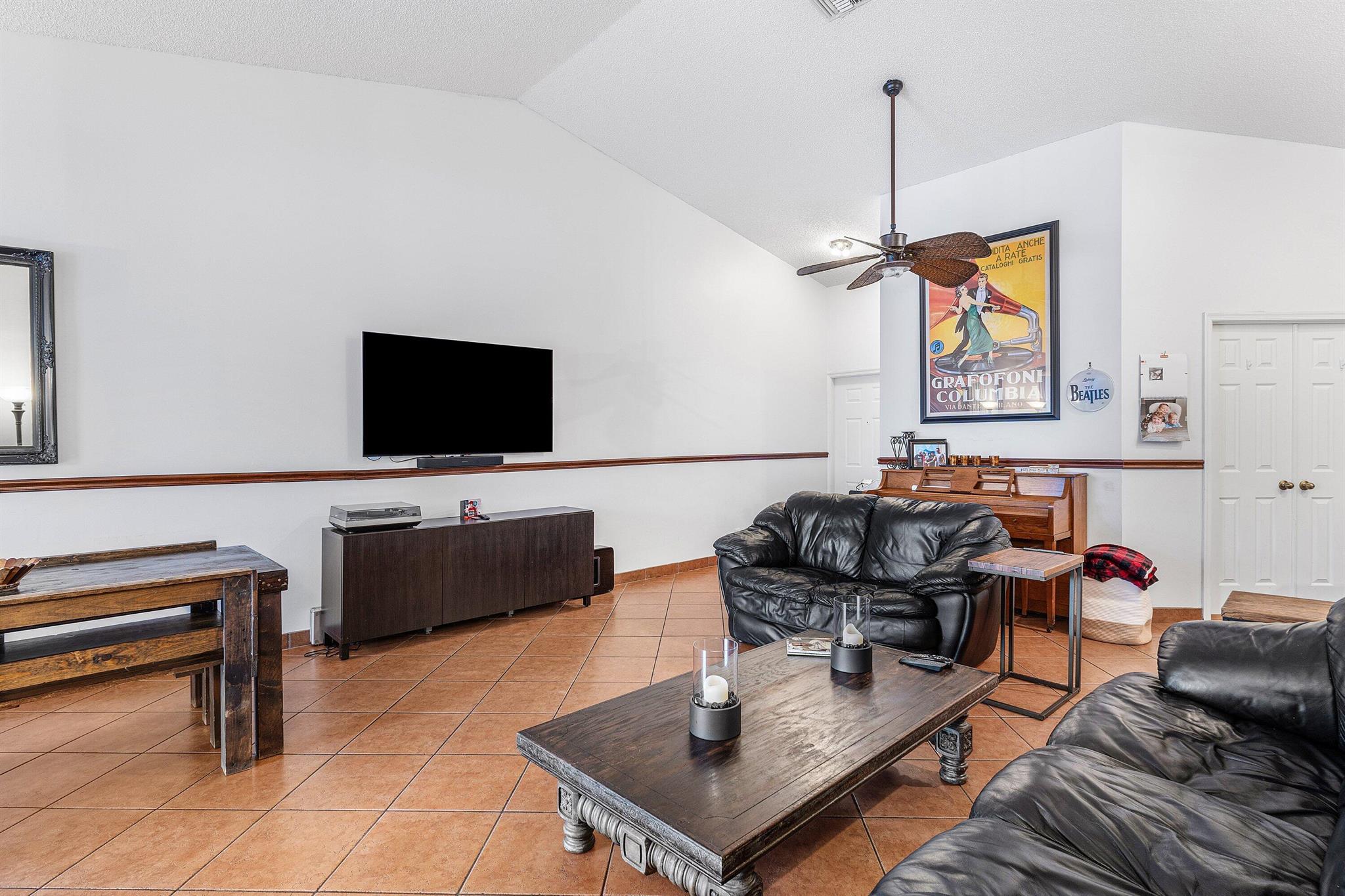 18470 Via Di Sorrento