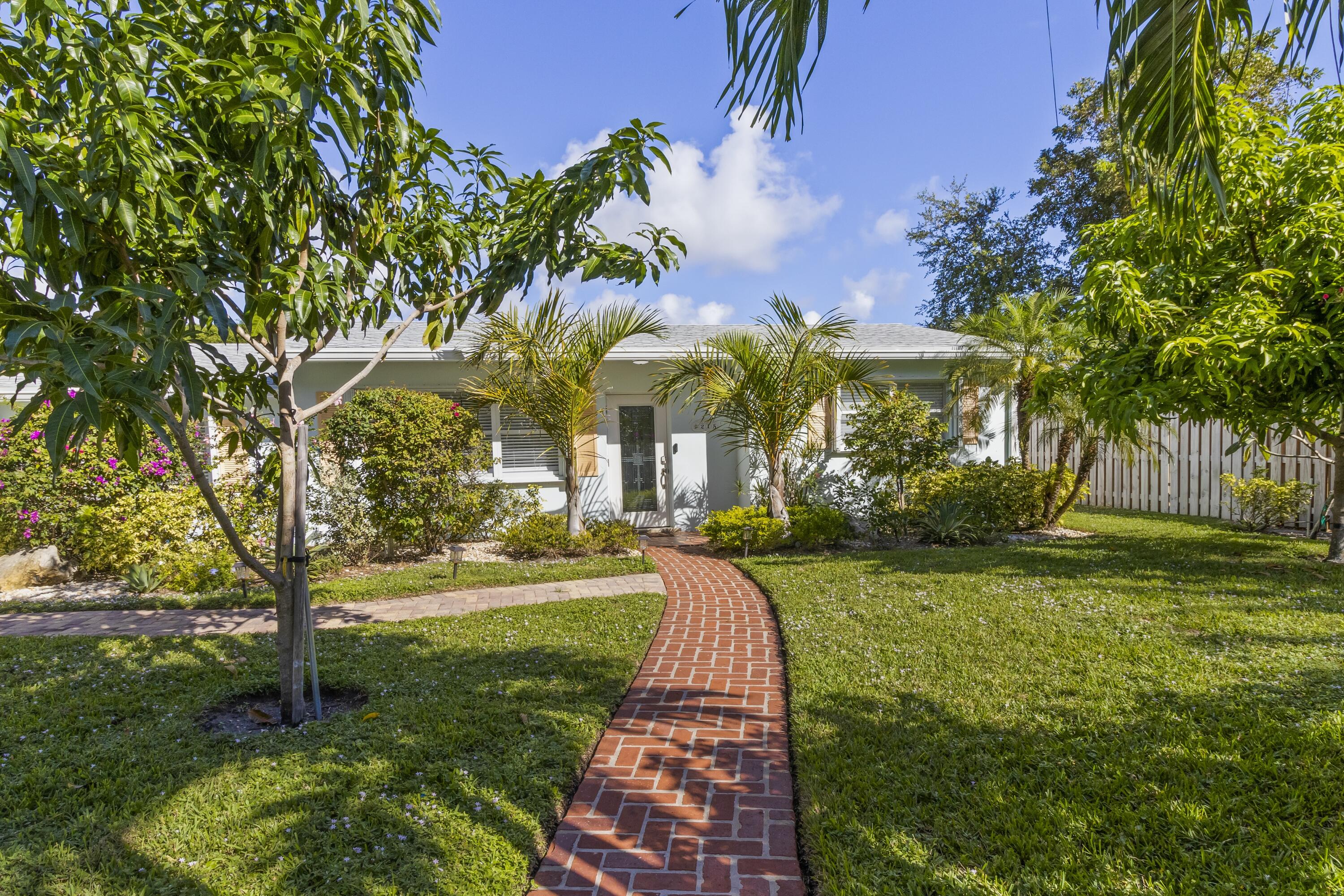 215 NE 17th Street