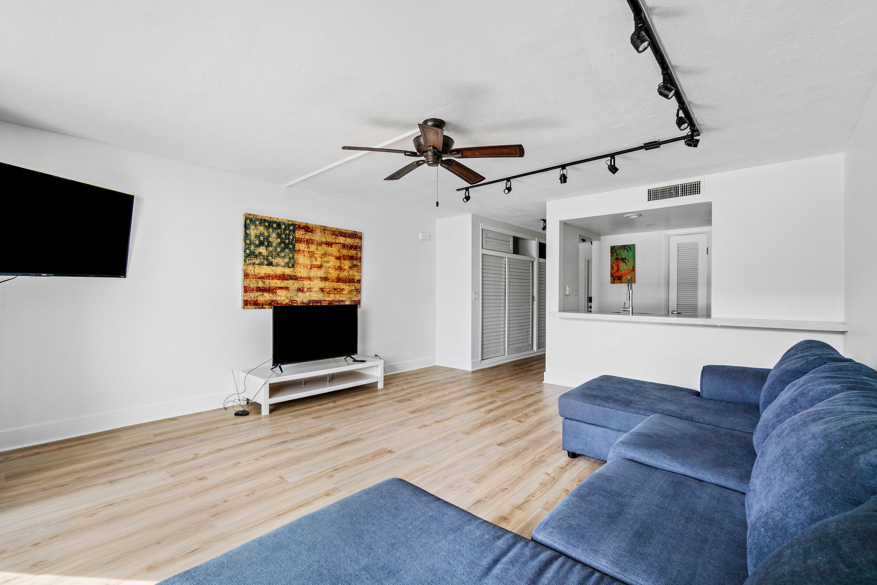 222 N Federal Highway 120