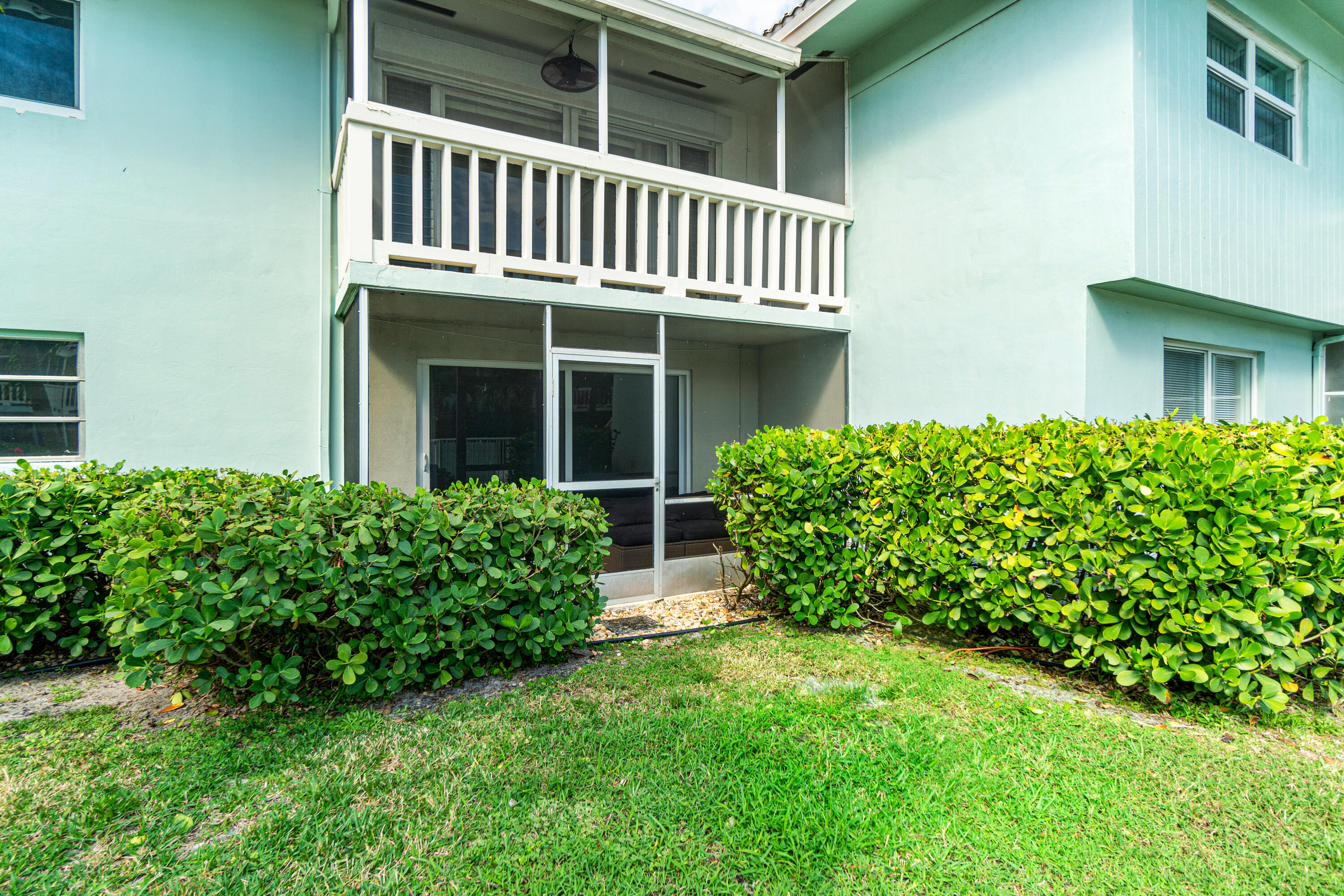 222 N Federal Highway 120