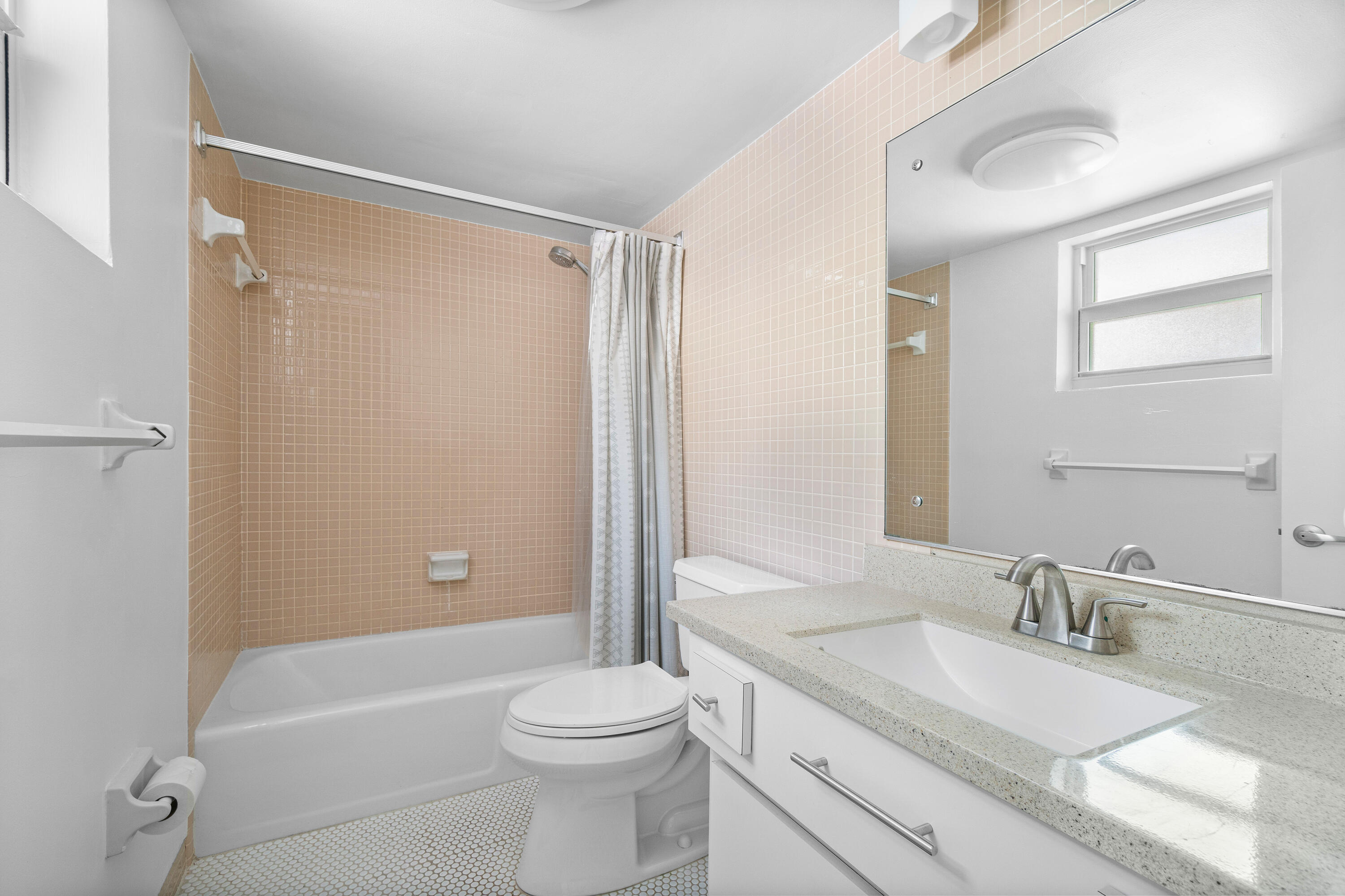 222 N Federal Highway 120