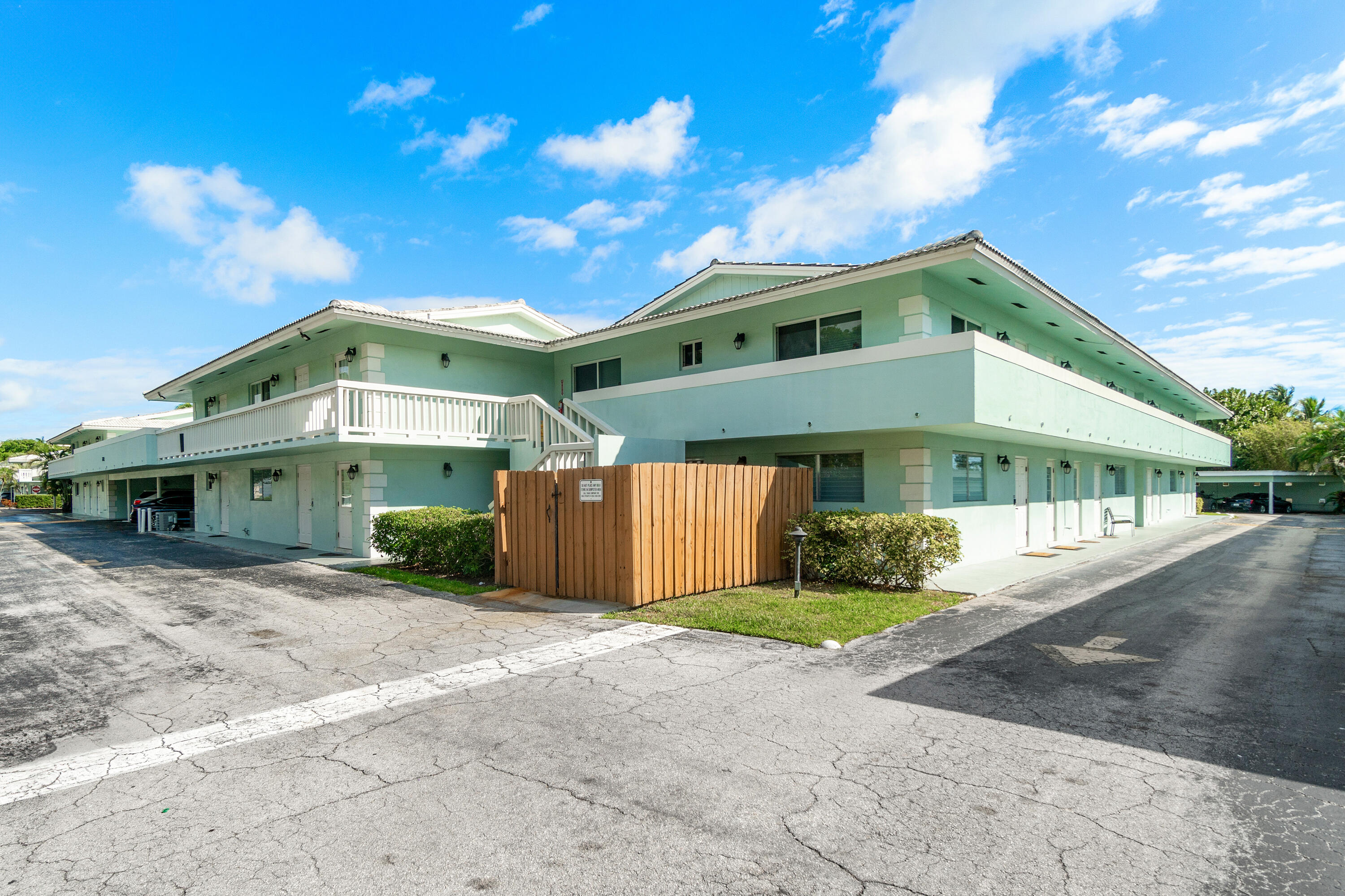 222 N Federal Highway 120