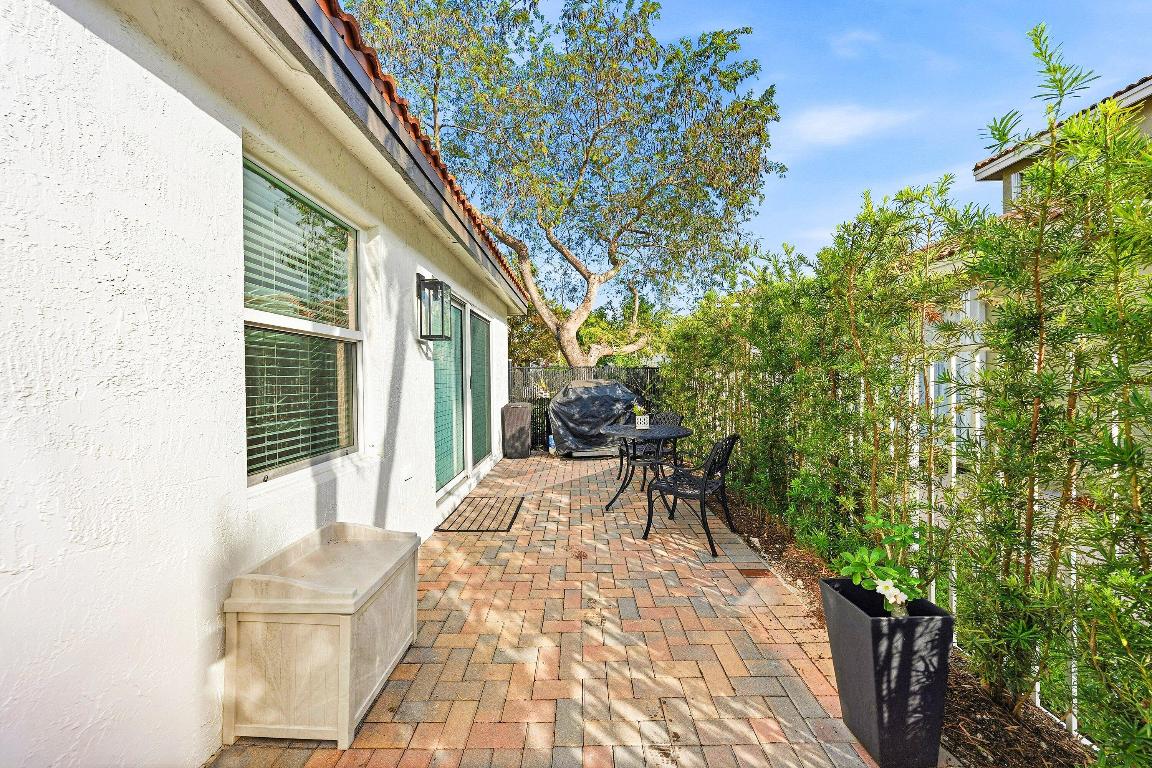 4052 Crescent Creek Place