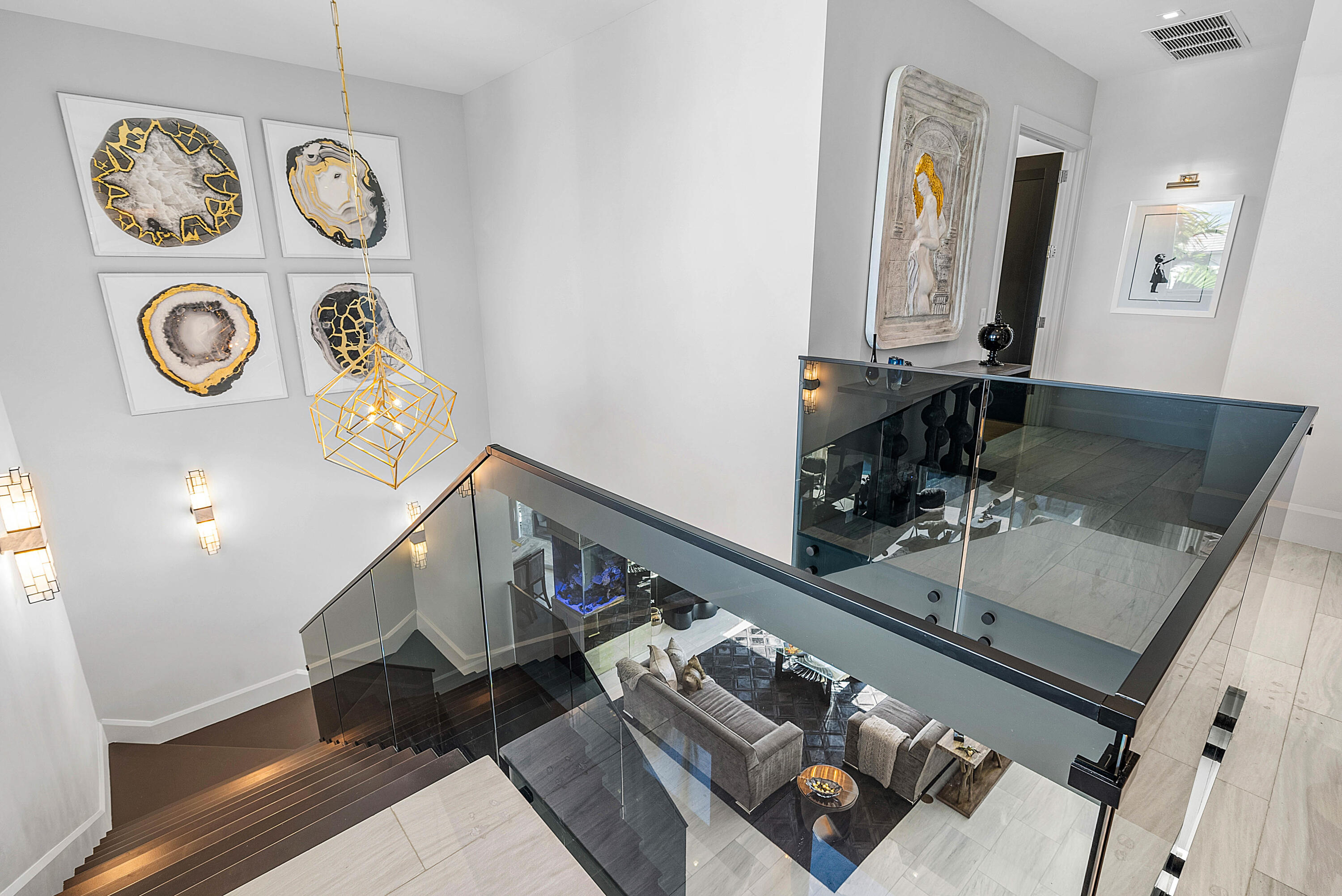 896 NE Mulberry Drive