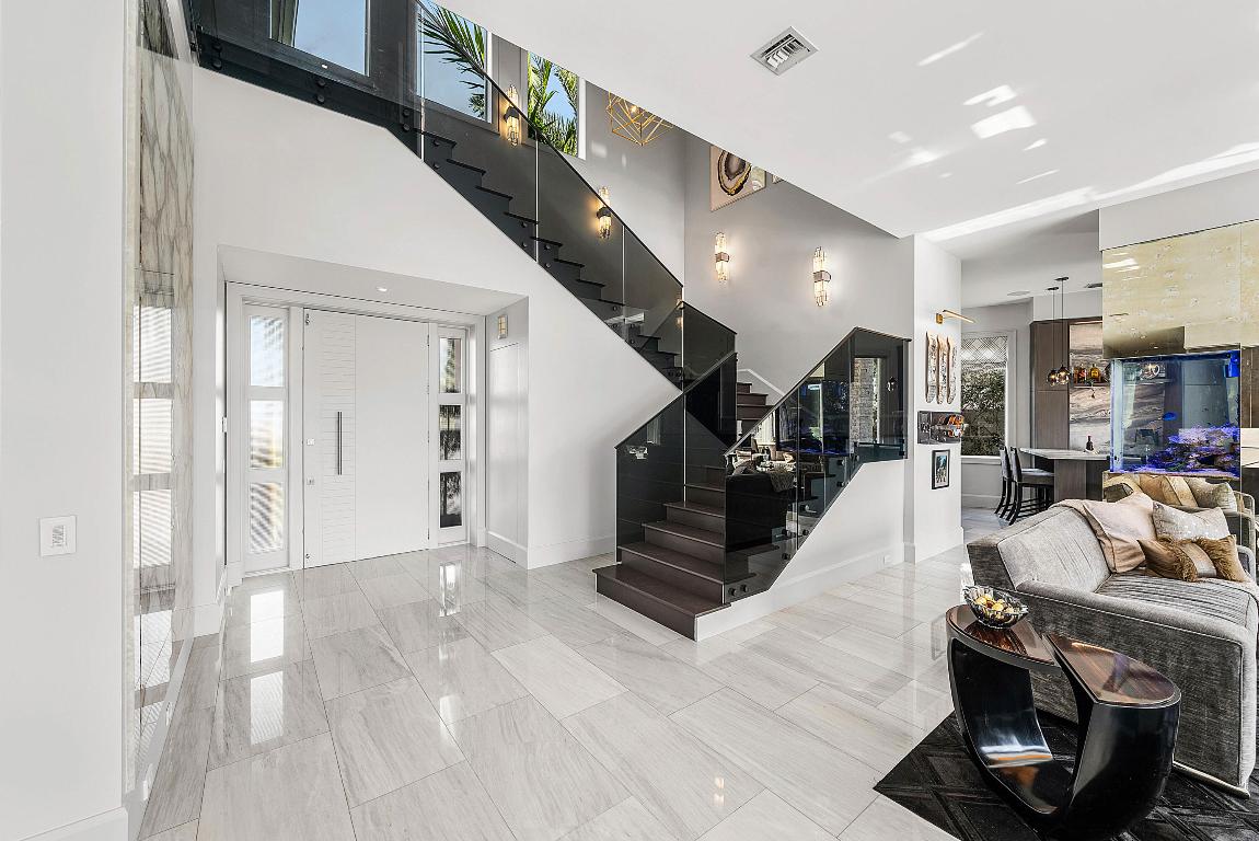 896 NE Mulberry Drive