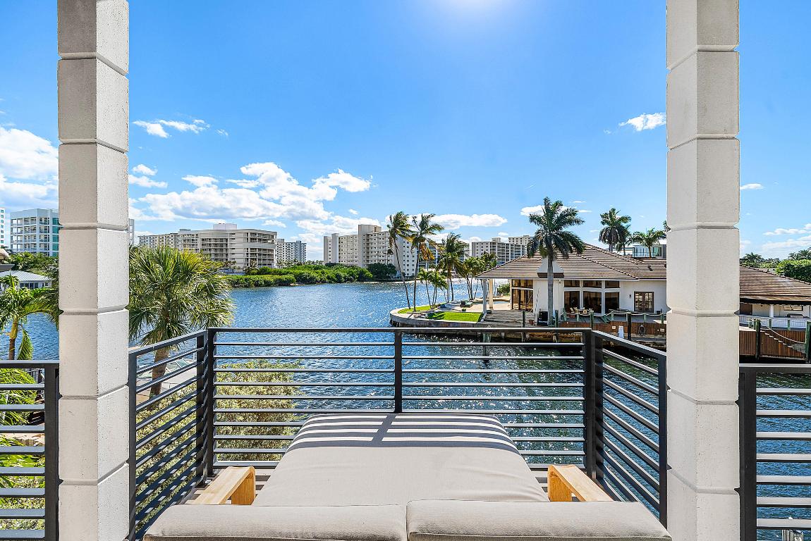 896 NE Mulberry Drive