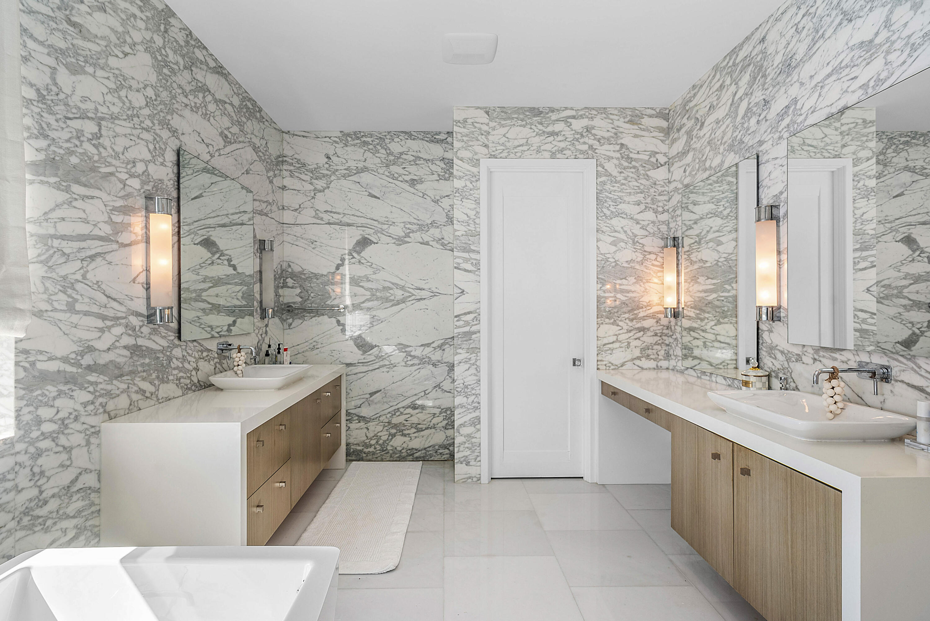 896 NE Mulberry Drive