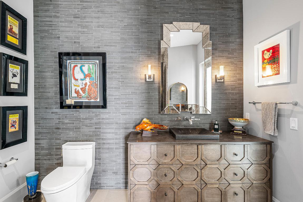 896 NE Mulberry Drive