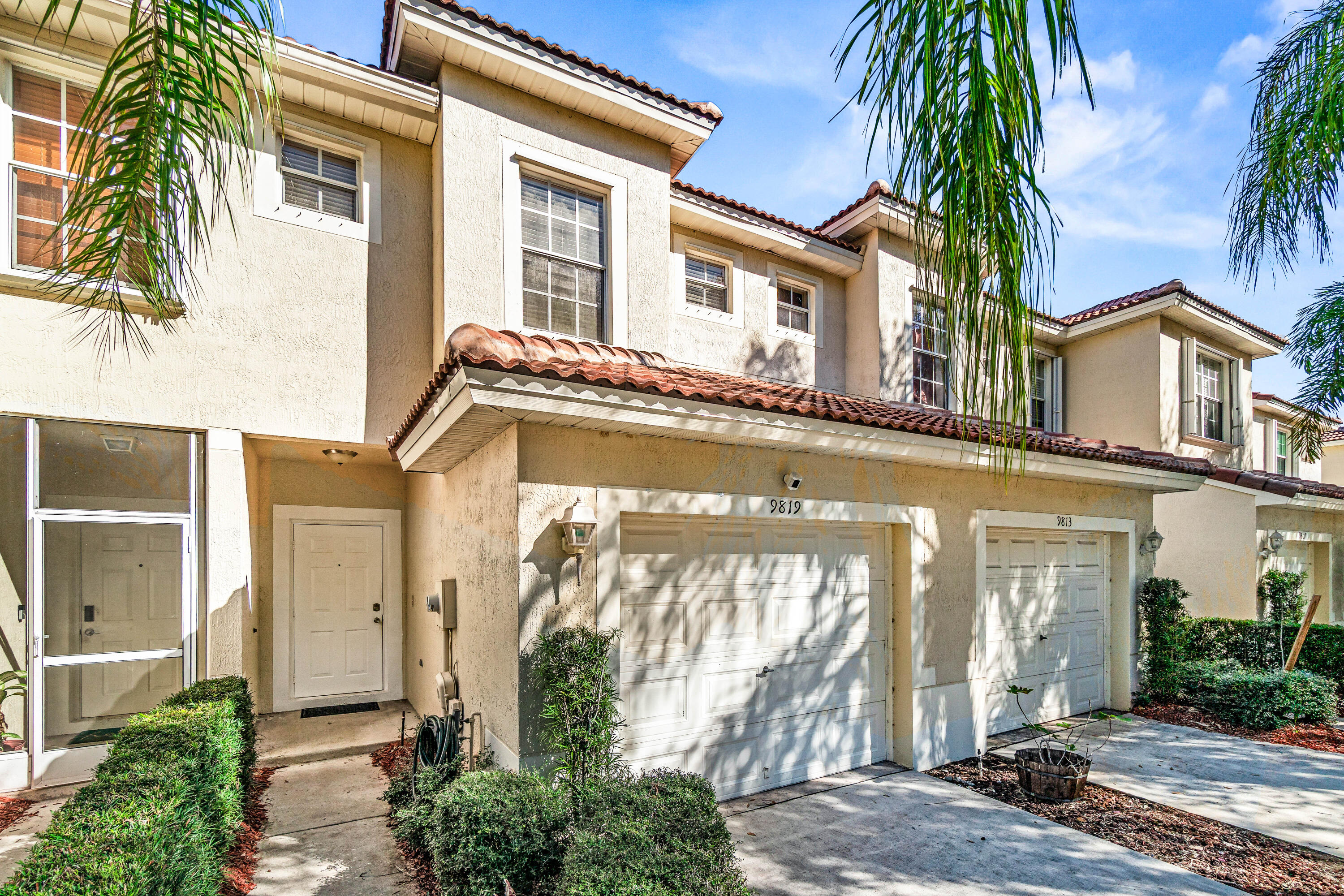 9819 Lago Drive