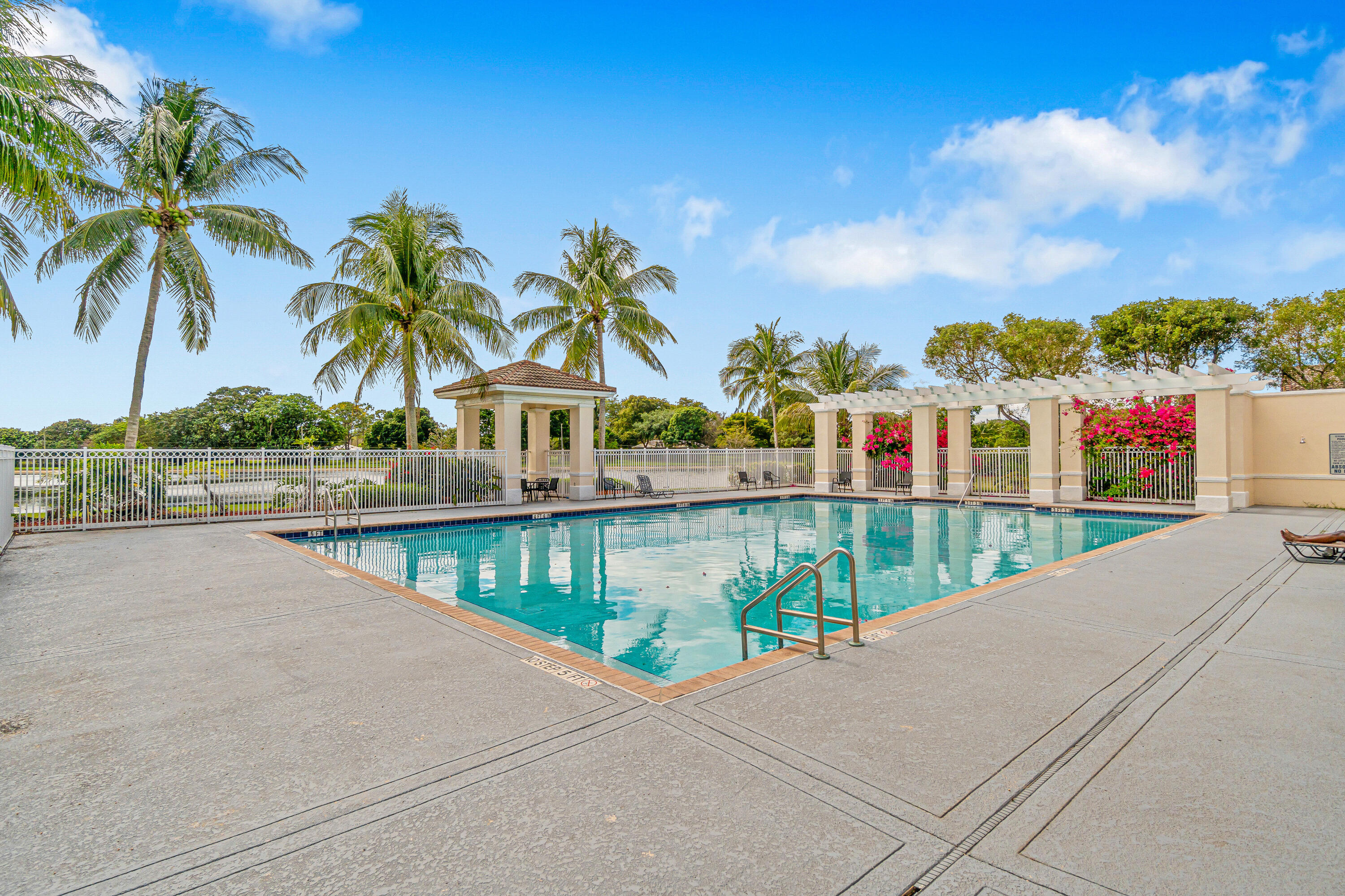 9819 Lago Drive
