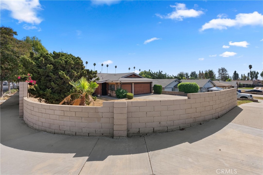 8013 Orangewood Drive