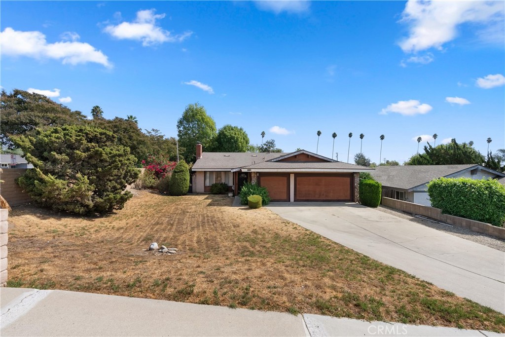 8013 Orangewood Drive