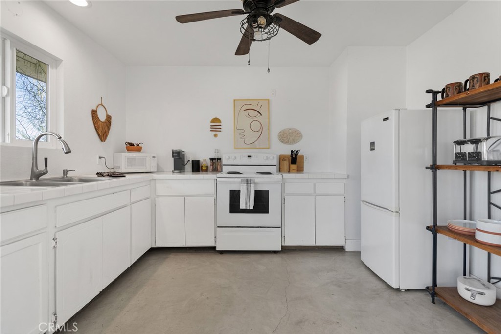 4789 Avenida Del Sol