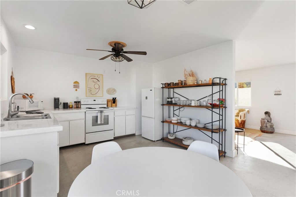 4789 Avenida Del Sol