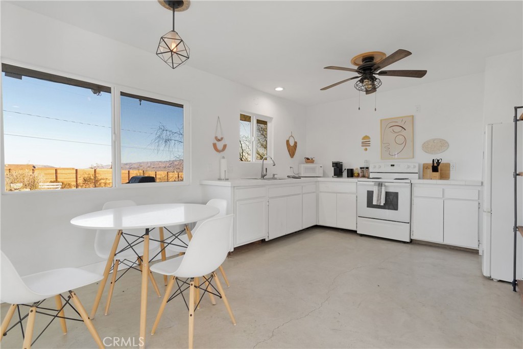 4789 Avenida Del Sol