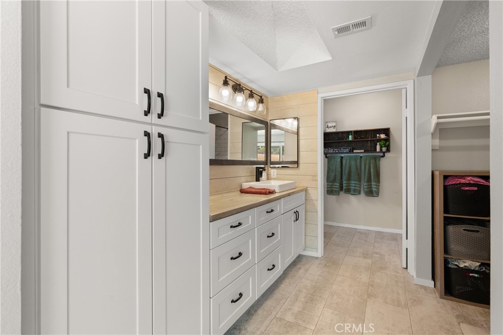 33350 Windtree Avenue