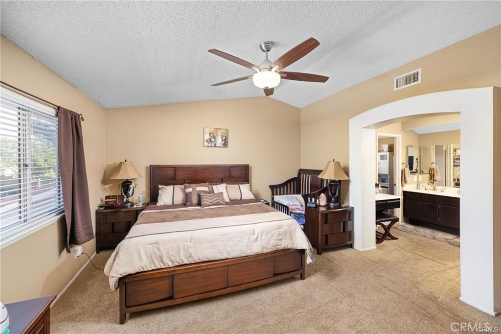 10950 Glenoaks Drive