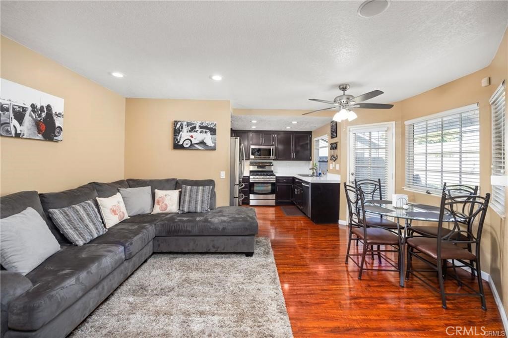 10950 Glenoaks Drive