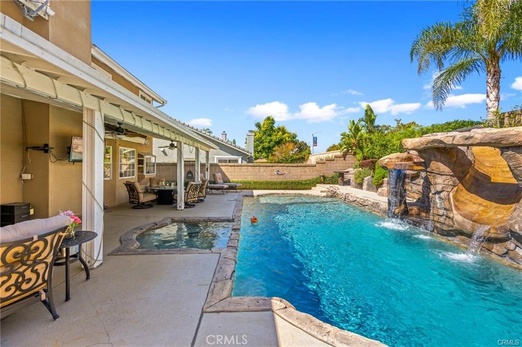 10950 Glenoaks Drive