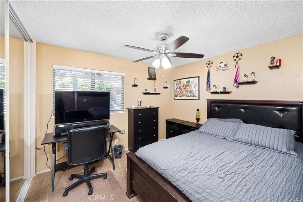 10950 Glenoaks Drive