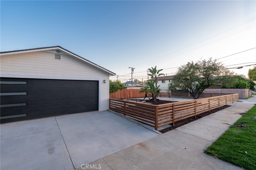 700 W 10th Street