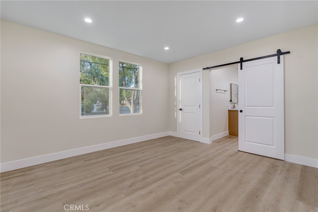 700 W 10th Street
