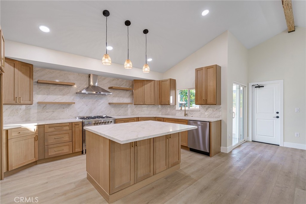 700 W 10th Street