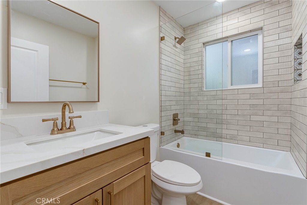 700 W 10th Street