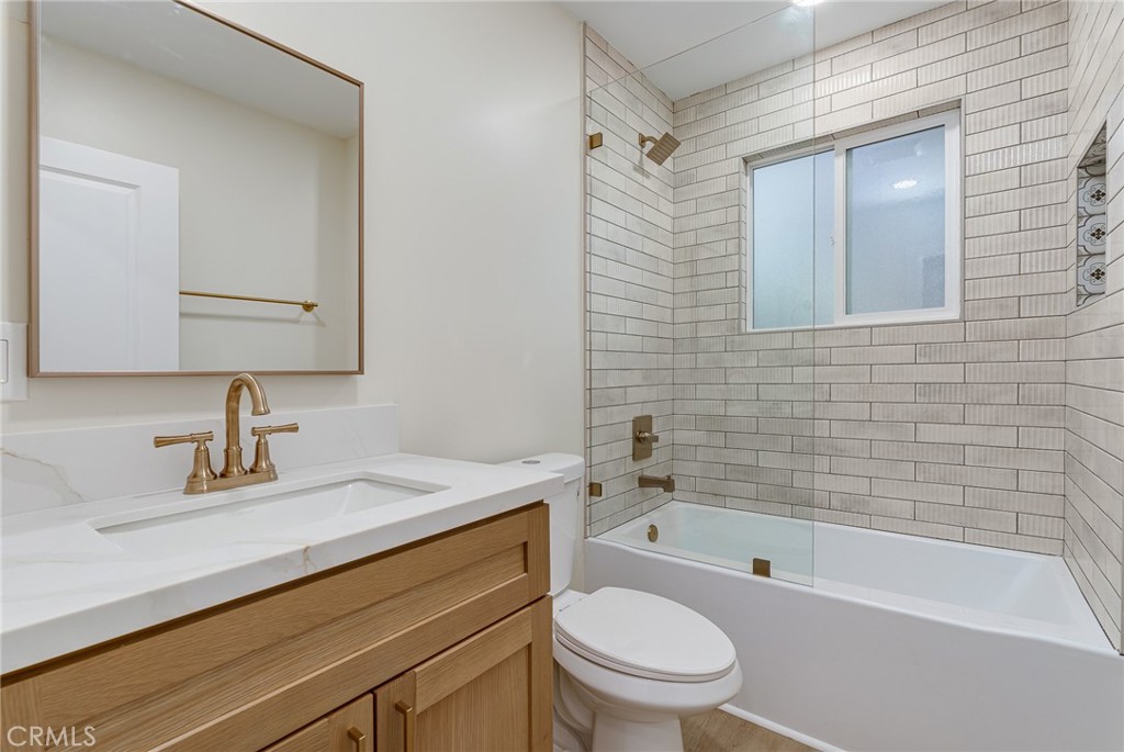700 W 10th Street