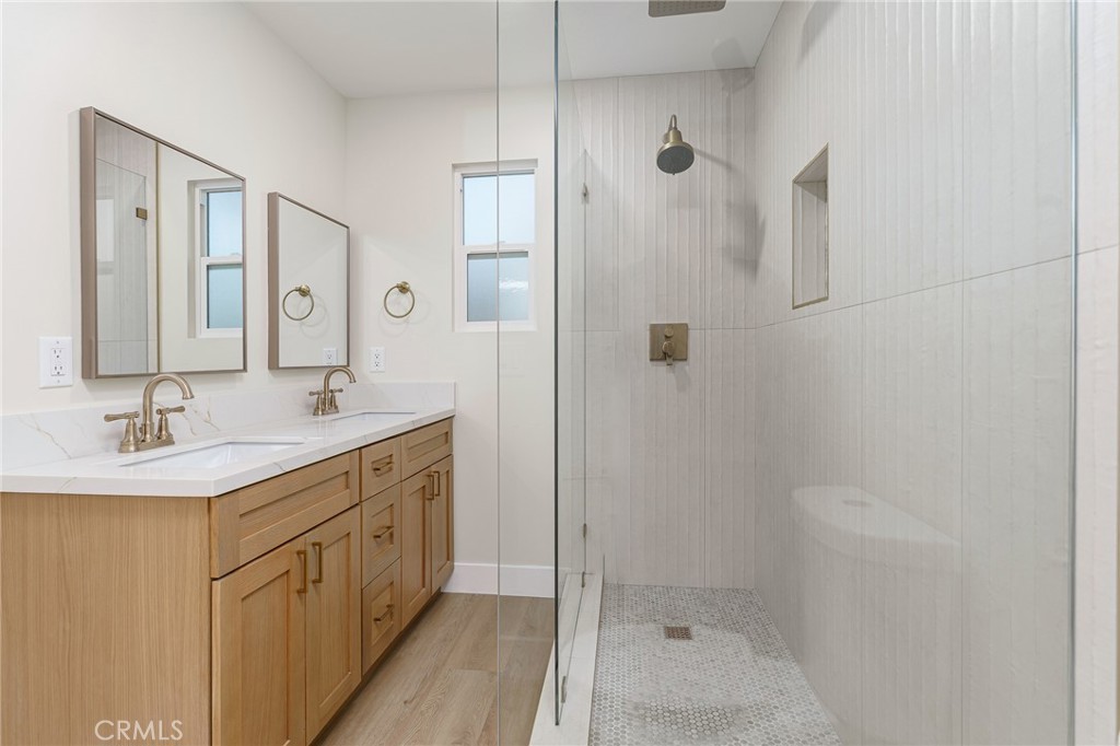 700 W 10th Street