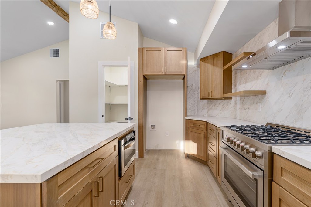 700 W 10th Street
