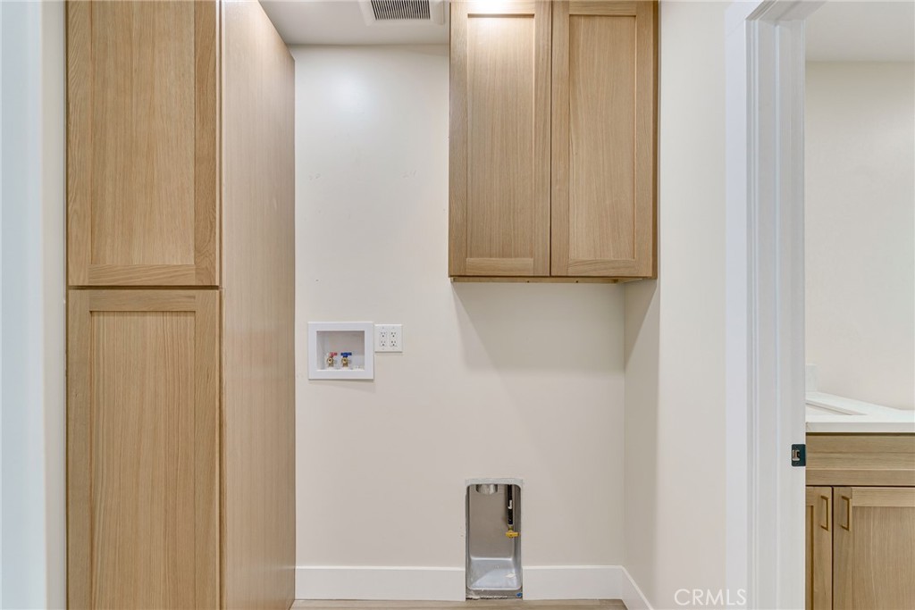 700 W 10th Street