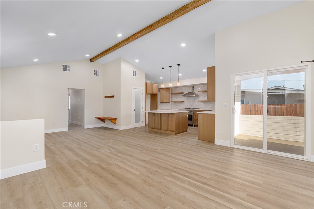 700 W 10th Street