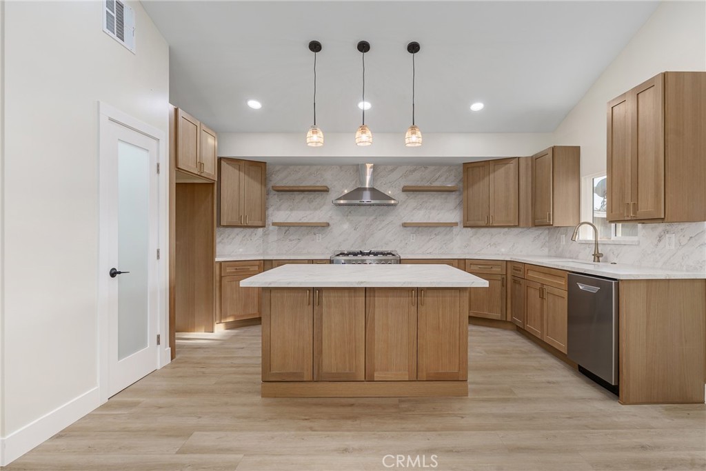 700 W 10th Street