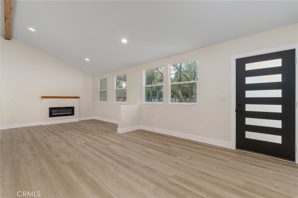 700 W 10th Street