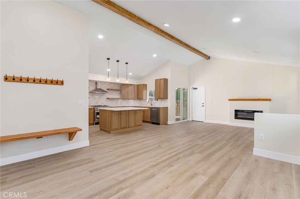700 W 10th Street