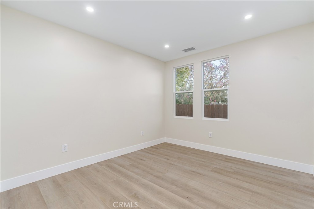 700 W 10th Street