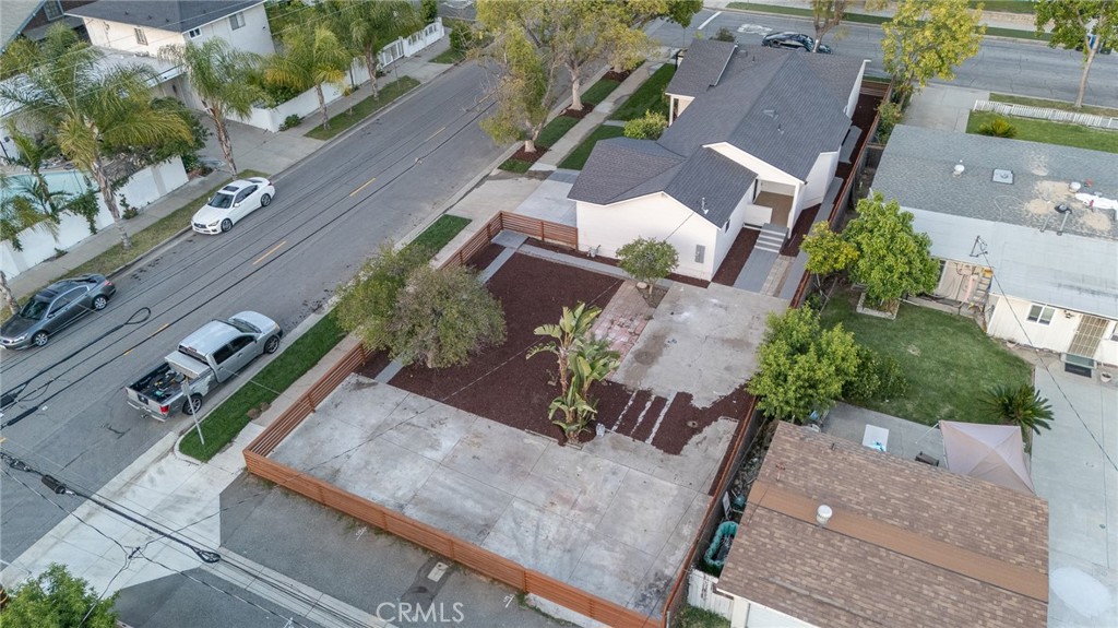 700 W 10th Street