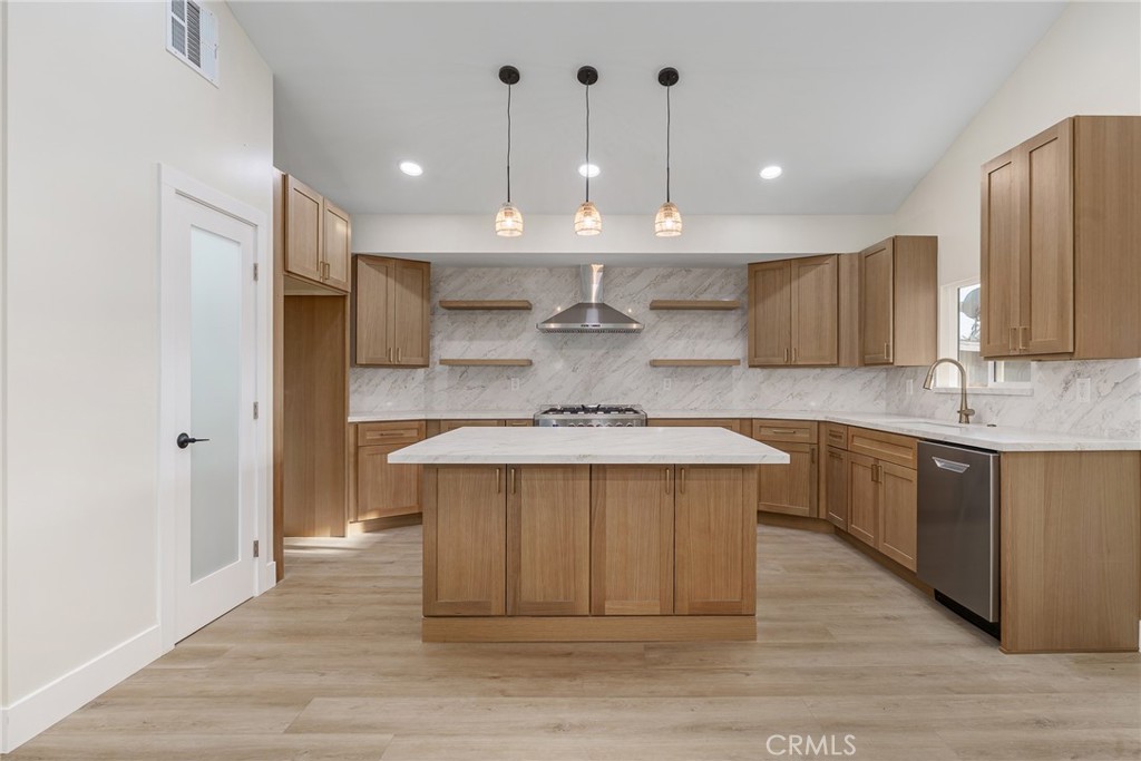 700 W 10th Street