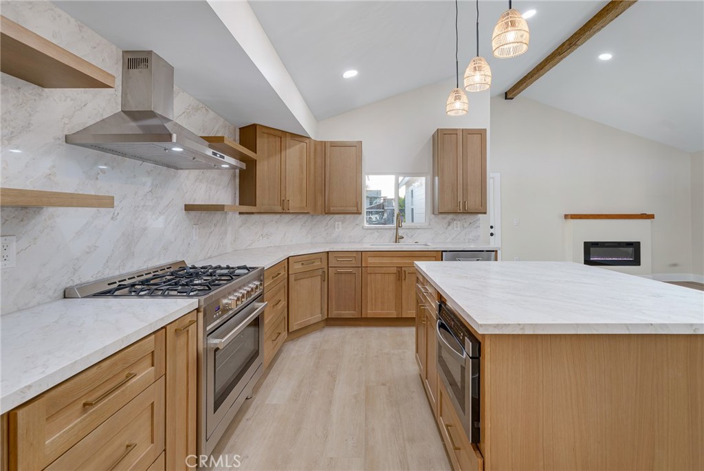 700 W 10th Street