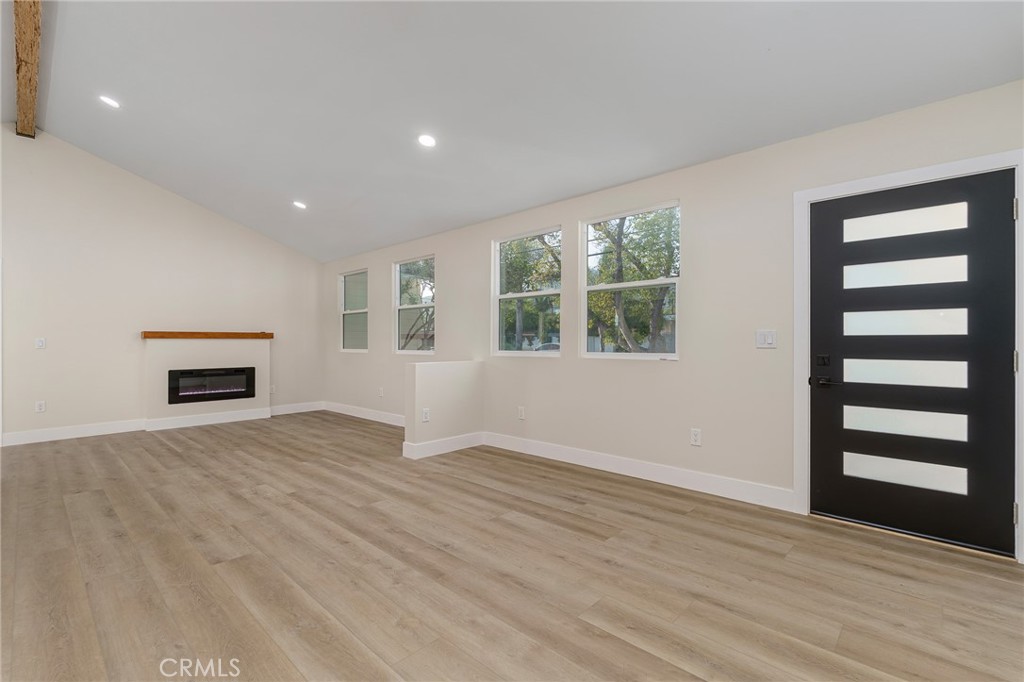 700 W 10th Street