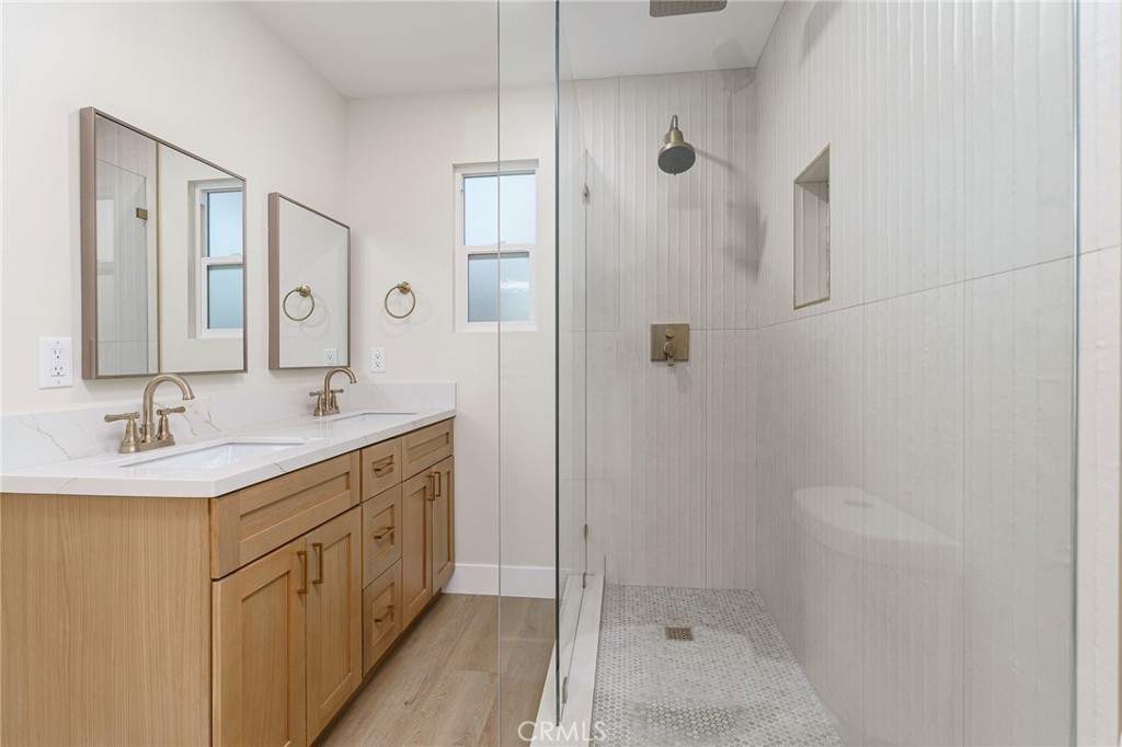 700 W 10th Street