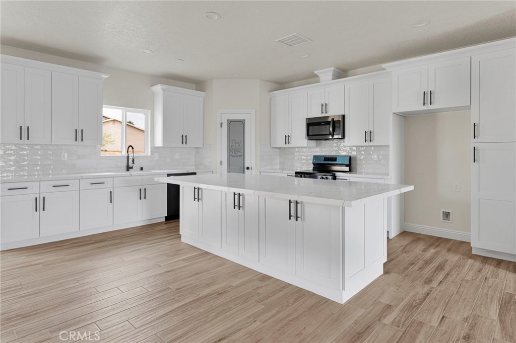 15561 Apple Valley Road