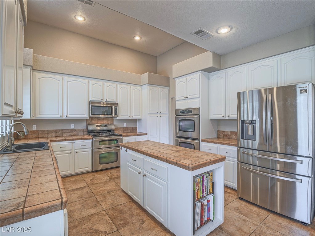 8412 Eagle Eye Avenue