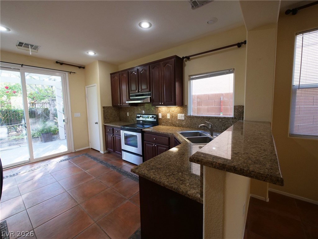 924 Percy Arms Street