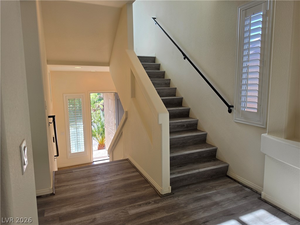 9739 Fox Estate Street