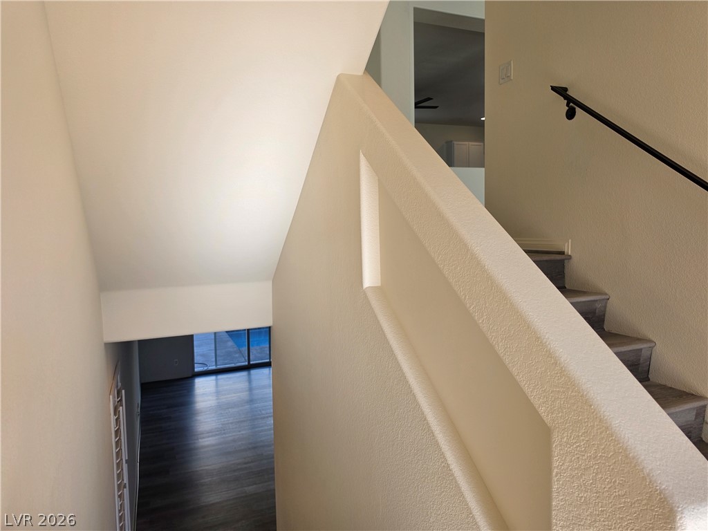 9739 Fox Estate Street