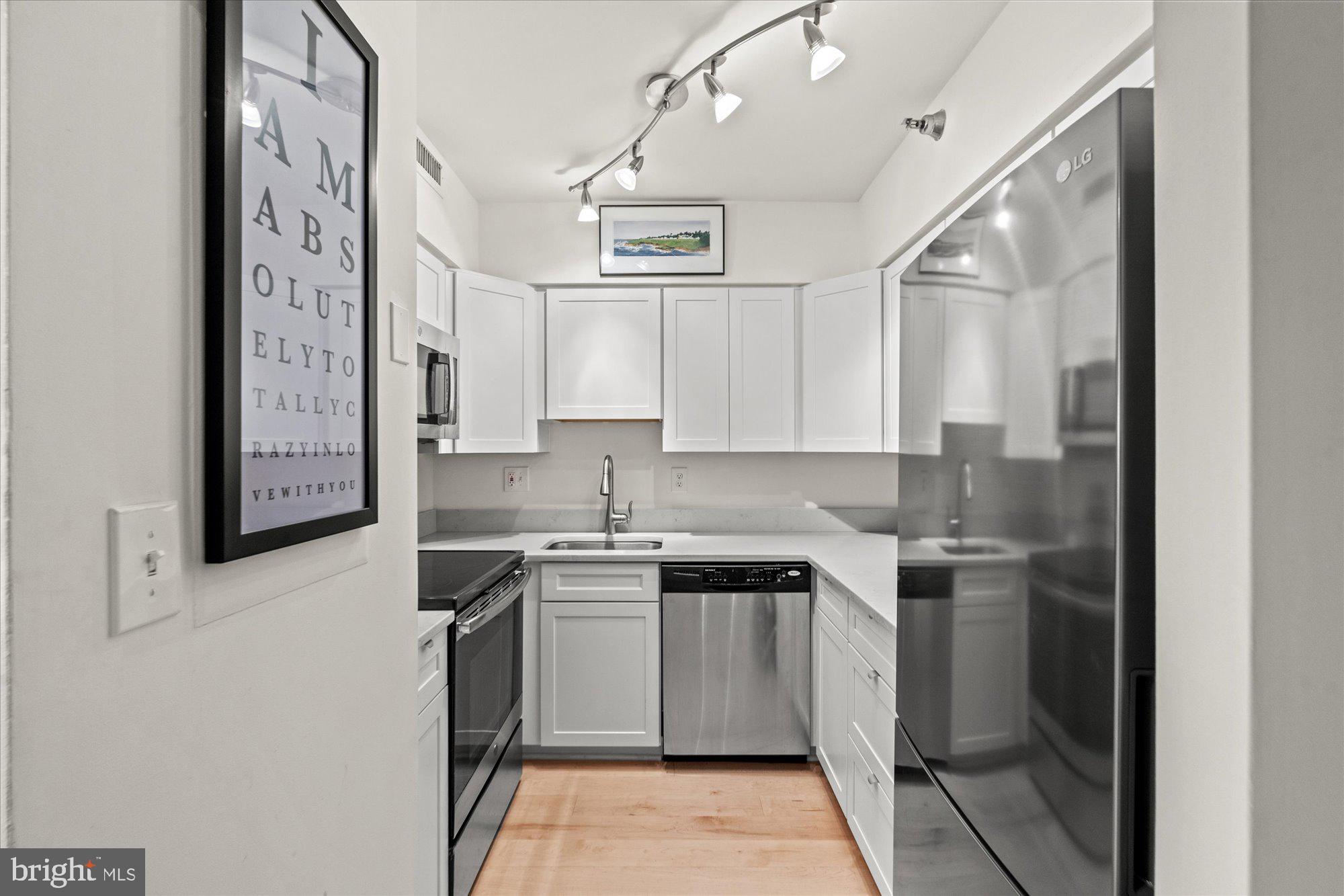 2400 Clarendon BOULEVARD Unit: 606