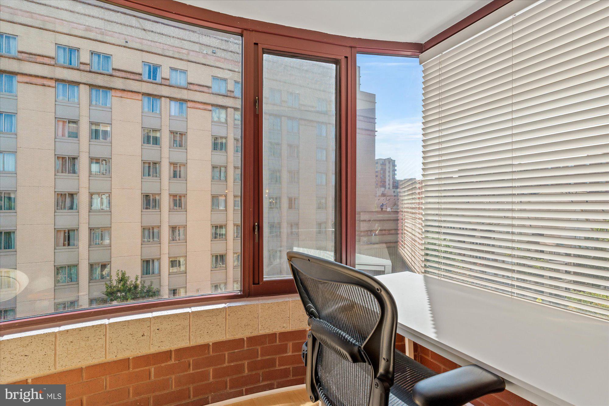 2400 Clarendon BOULEVARD Unit: 606